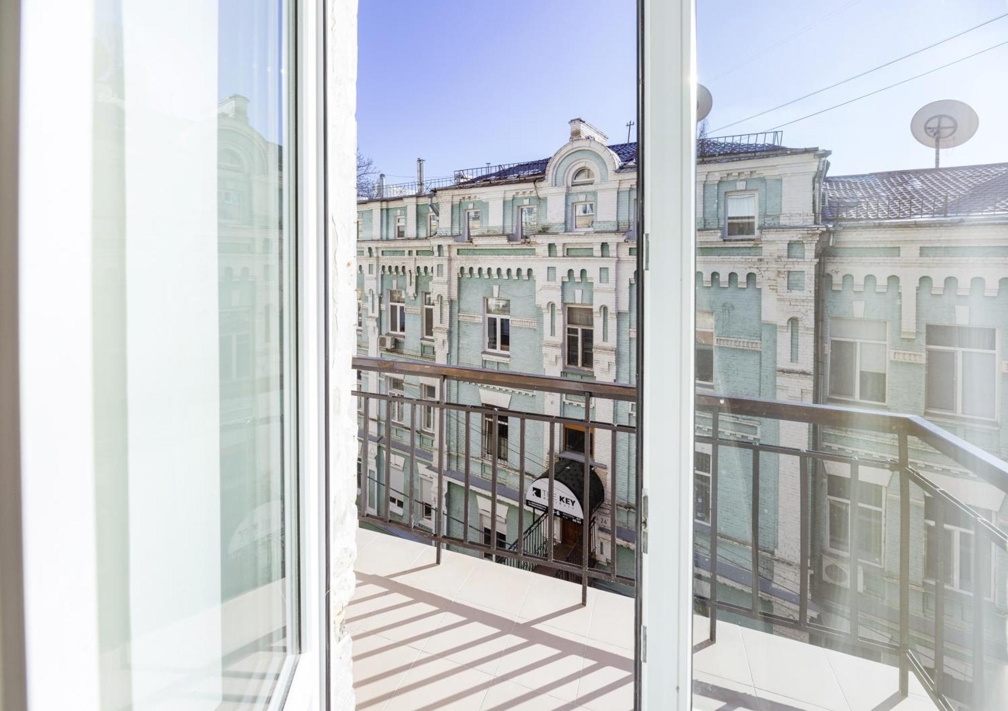Apart Hotel Maidan Kiev Exteriör bild